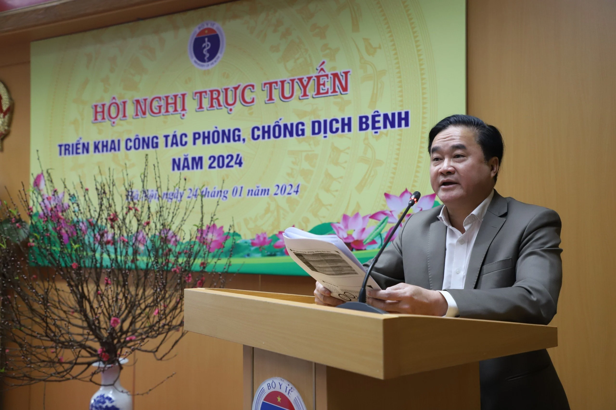 Bộ trưởng Bộ Y tế: Dịch bệnh truyền nhiễm vẫn diễn biến phức tạp, khó lường- Ảnh 3. Bộ trưởng Bộ Y tế: Dịch bệnh truyền nhiễm vẫn diễn biến phức tạp, khó lường- Ảnh 3.