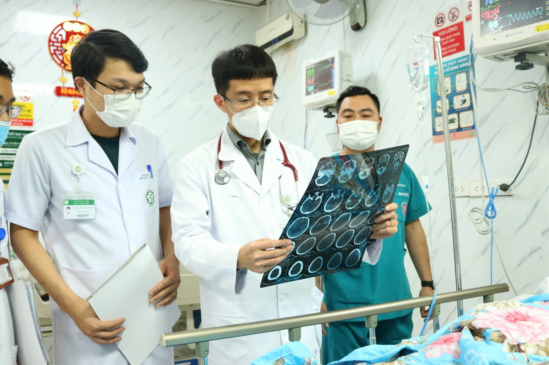 Mỗi năm Việt Nam có khoảng 200.000 ca mắc đột quỵ, nhưng chỉ 20% người bệnh đến viện sớm- Ảnh 2. Mỗi năm Việt Nam có khoảng 200.000 ca mắc đột quỵ, nhưng chỉ 20% người bệnh đến viện sớm- Ảnh 2.