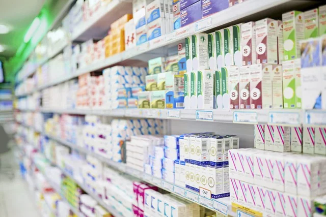 Cơ sở kinh doanh dược không được bán buôn, bán lẻ thuốc cao hơn mức giá kê khai- Ảnh 2.
